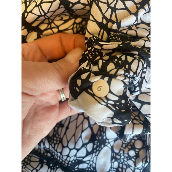 COPY - Lululemon women’s size 6 stay on course black and white athletic tank 00… - Picture 8 of 10